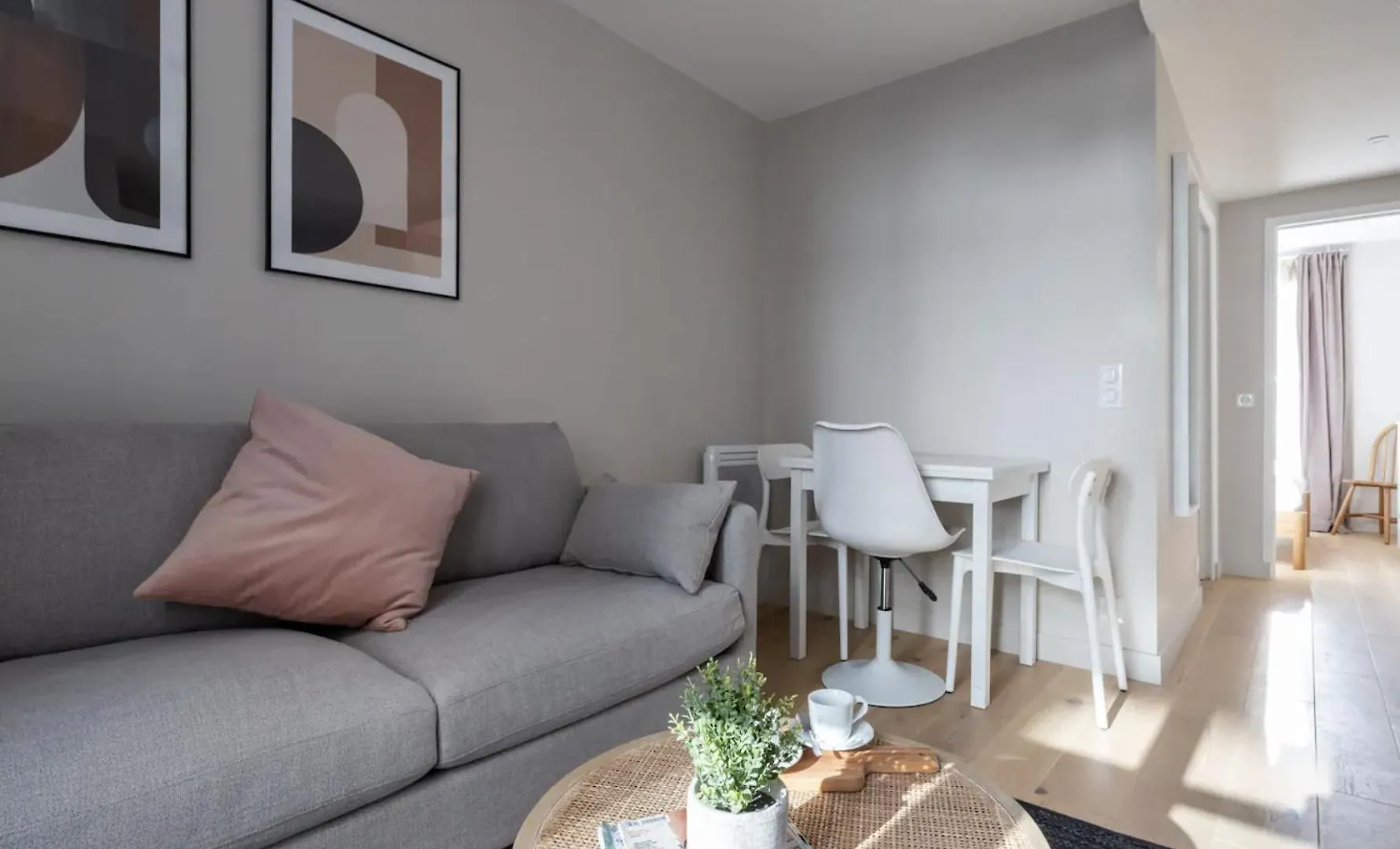 Enchanting Parisian Residence 0*,  Francia