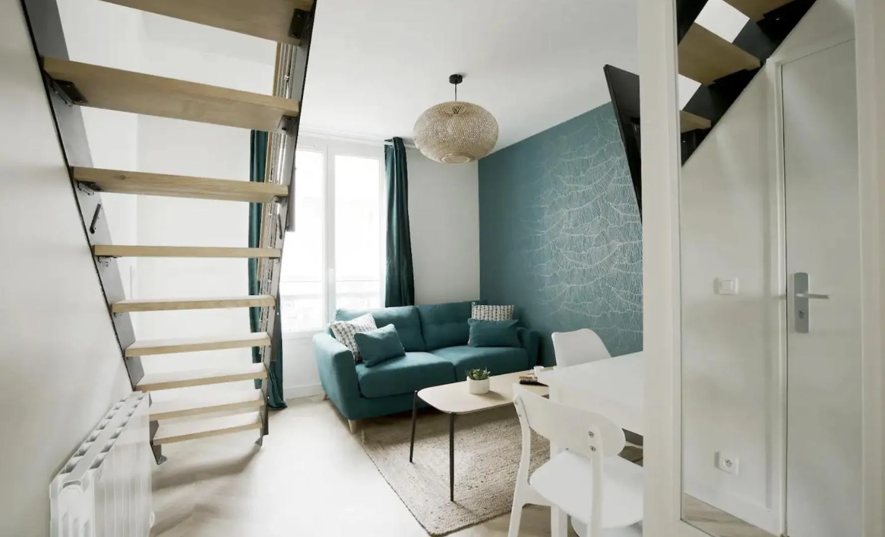Apartment Enchanting Parisian Residence